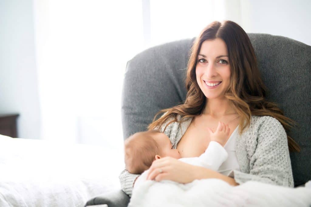 Stillsessel mit Mutter und Kind