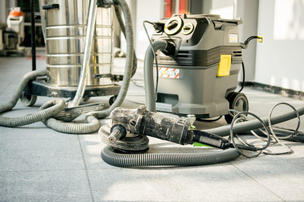Haben klassische Industriesauger ausgedient? Industriestaubsauger vs Robotersauger