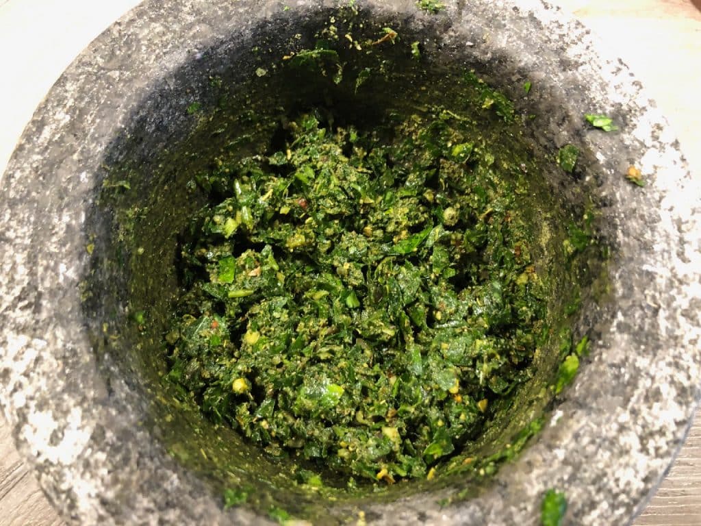 5. Alle Zutaten erneut mörsern